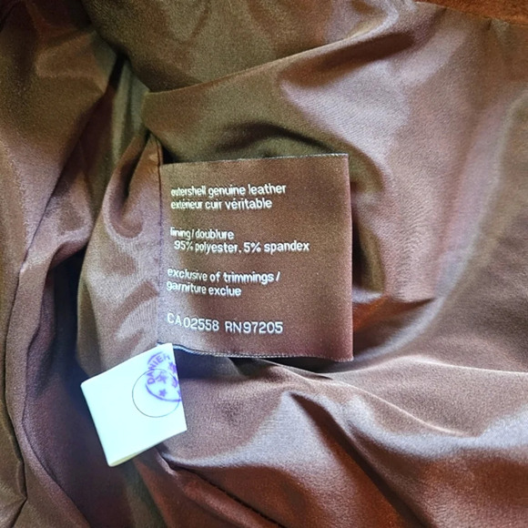 Danier Petite Yellowstonesque Roan Cropped Leather Jacket - Picture 6 of 7